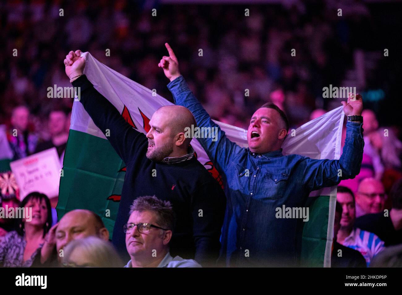 Cardiff, Regno Unito. 03rd Feb 2022. Appassionati di freccette. Cazoo Premier League freccette, notte uno alla Motorpoint Arena di Cardiff, Galles del Sud giovedì 3rd febbraio 2022. pic di Lewis Mitchell/Andrew Orchard sport fotografia/Alamy Live news credito: Andrew Orchard sport fotografia/Alamy Live News Foto Stock