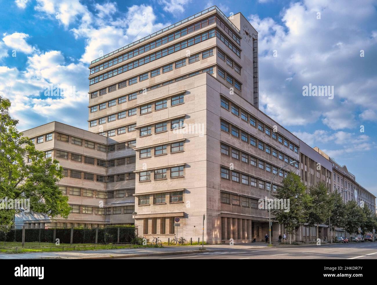 Uno dei primi grattacieli di Berlino: edificio per uffici Kathreiner di Bruno Paul, 1930. Foto Stock