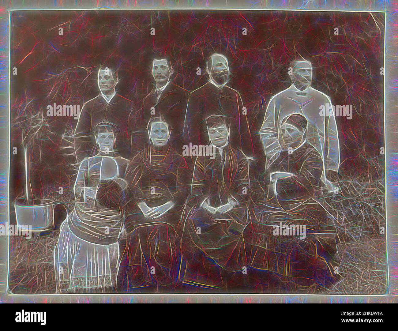 Ispirato dal ritratto di gruppo di una famiglia francese, parte dell'album di un fotografo dilettante francese con foto di famiglia, militare, industria, paesaggi e luoghi di interesse in Francia., Francia, ago-1885, stampa albume, altezza 103 mm x larghezza 135 mm, reimagined by Artotop. L'arte classica reinventata con un tocco moderno. Design di calda e allegra luminosità e di raggi di luce. La fotografia si ispira al surrealismo e al futurismo, abbracciando l'energia dinamica della tecnologia moderna, del movimento, della velocità e rivoluzionando la cultura Foto Stock