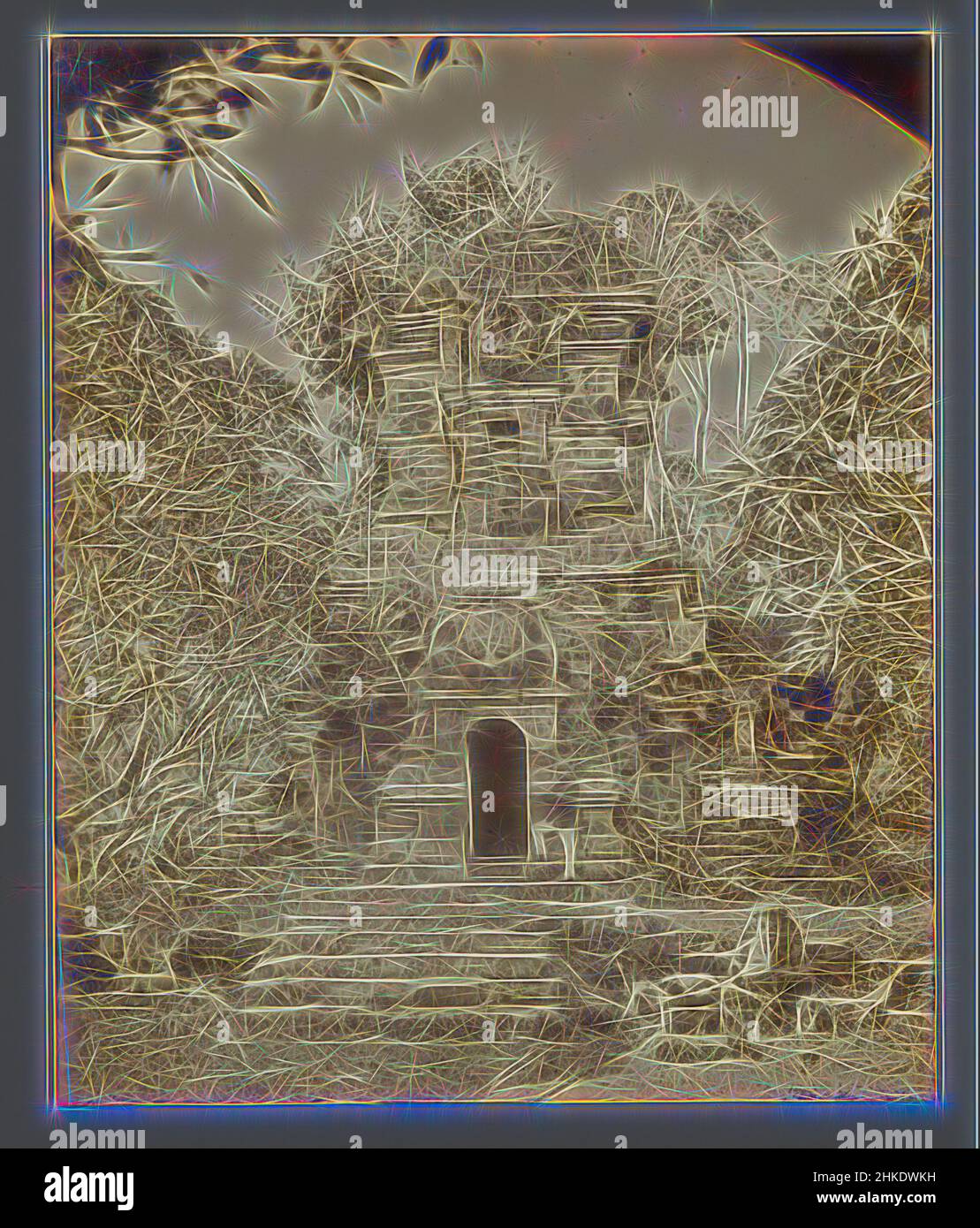 Ispirato al Tempio di Candi Singhasari, Malang in Giava orientale, Herman Salzwedel, Singosari, c.. 1880, stampa albume, altezza 266 mm x larghezza 219 mm, reinventata da Artotop. L'arte classica reinventata con un tocco moderno. Design di calda e allegra luminosità e di raggi di luce. La fotografia si ispira al surrealismo e al futurismo, abbracciando l'energia dinamica della tecnologia moderna, del movimento, della velocità e rivoluzionando la cultura Foto Stock