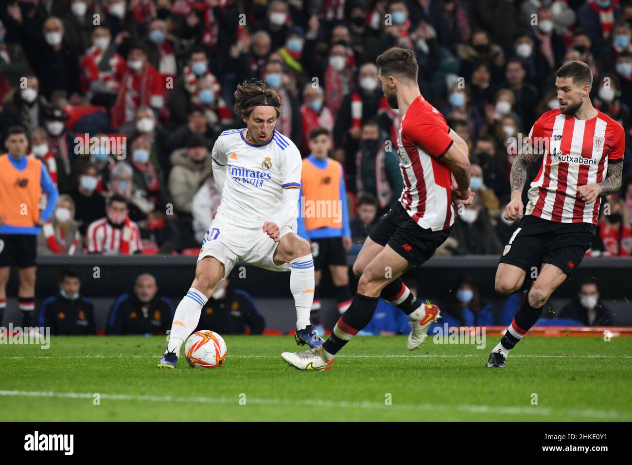 Bilbao, Bilbao, Spagna. 3rd Feb 2022. BILBAO, SPAGNA - FEBBRAIO 3: ModriÄ‡ di Real Madri guida la palla durante la partita di quarti della Copa del Rey tra Athletic Bilbao e Real Madri allo stadio San Mamés il 3 febbraio 2022 a Bilbao, Spagna. (Credit Image: © Sara ARIB/PX Imagens via ZUMA Press Wire) Credit: ZUMA Press, Inc./Alamy Live News Foto Stock