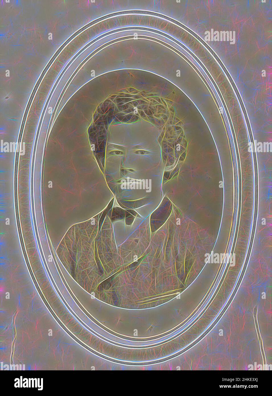 Ispirato da Ritratto di un giovane uomo con ricci, identificato come Cornelis Groll, parte di Album fotografico di una famiglia olandese con 168 cartes-de-visite e fotografie cabinet., Johan Hendrik Hoffmeister, Leiden, c.. 1869 - 1874, carta, stampa albume, altezza 91 mm x larghezza 56 mm altezza 101 mm x larghezza 62 mm, reinventata da Artotop. L'arte classica reinventata con un tocco moderno. Design di calda e allegra luminosità e di raggi di luce. La fotografia si ispira al surrealismo e al futurismo, abbracciando l'energia dinamica della tecnologia moderna, del movimento, della velocità e rivoluzionando la cultura Foto Stock