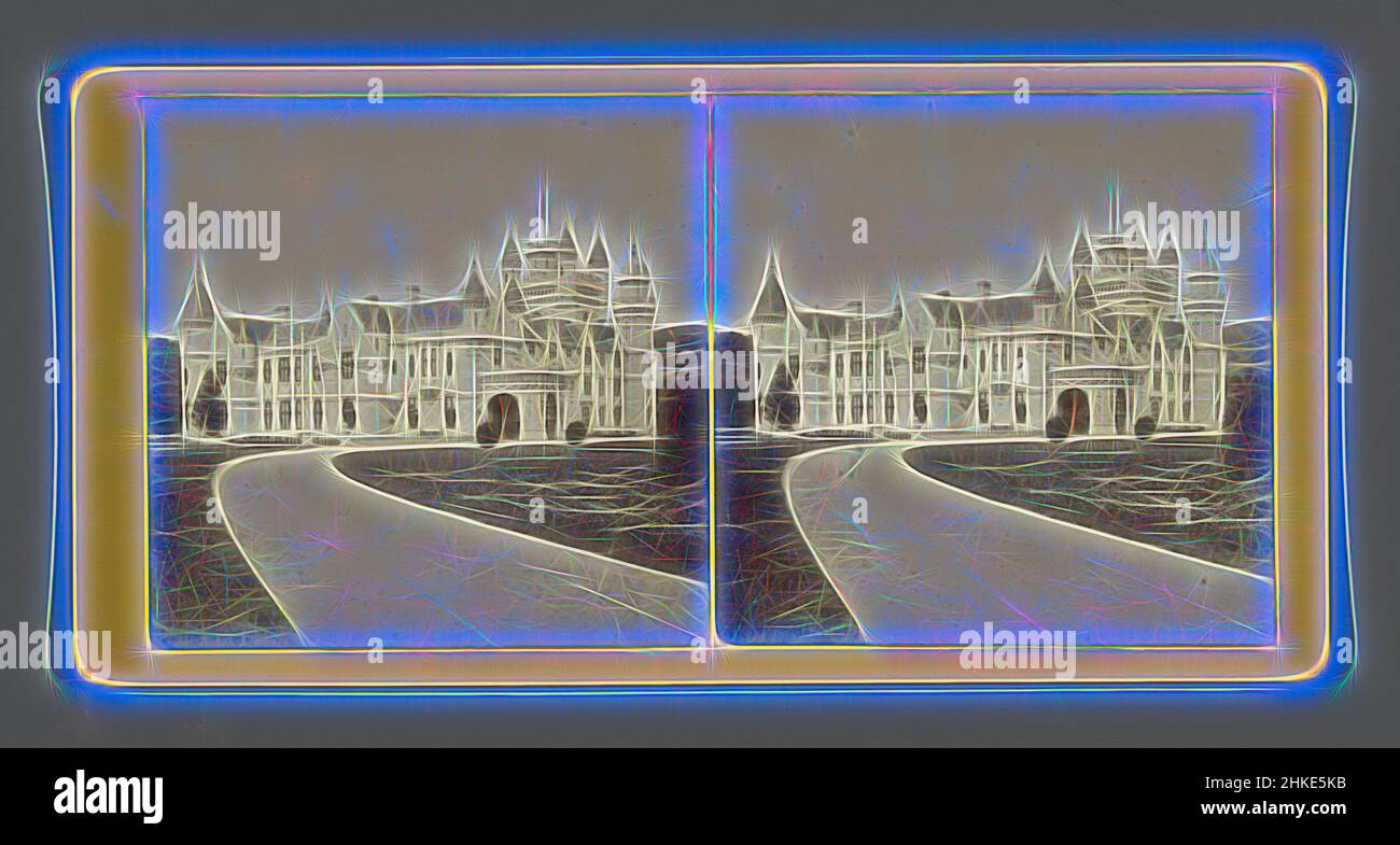 Ispirato dall'esterno del Castello Balmoral vicino Aberdeen, Balmoral, dal Sud-Ovest, James Valentine, Aberdeenshire, c. 1850 - c. 1880, stampa albume, altezza 85 mm x larghezza 170 mm, reinventata da Artotop. L'arte classica reinventata con un tocco moderno. Design di calda e allegra luminosità e di raggi di luce. La fotografia si ispira al surrealismo e al futurismo, abbracciando l'energia dinamica della tecnologia moderna, del movimento, della velocità e rivoluzionando la cultura Foto Stock