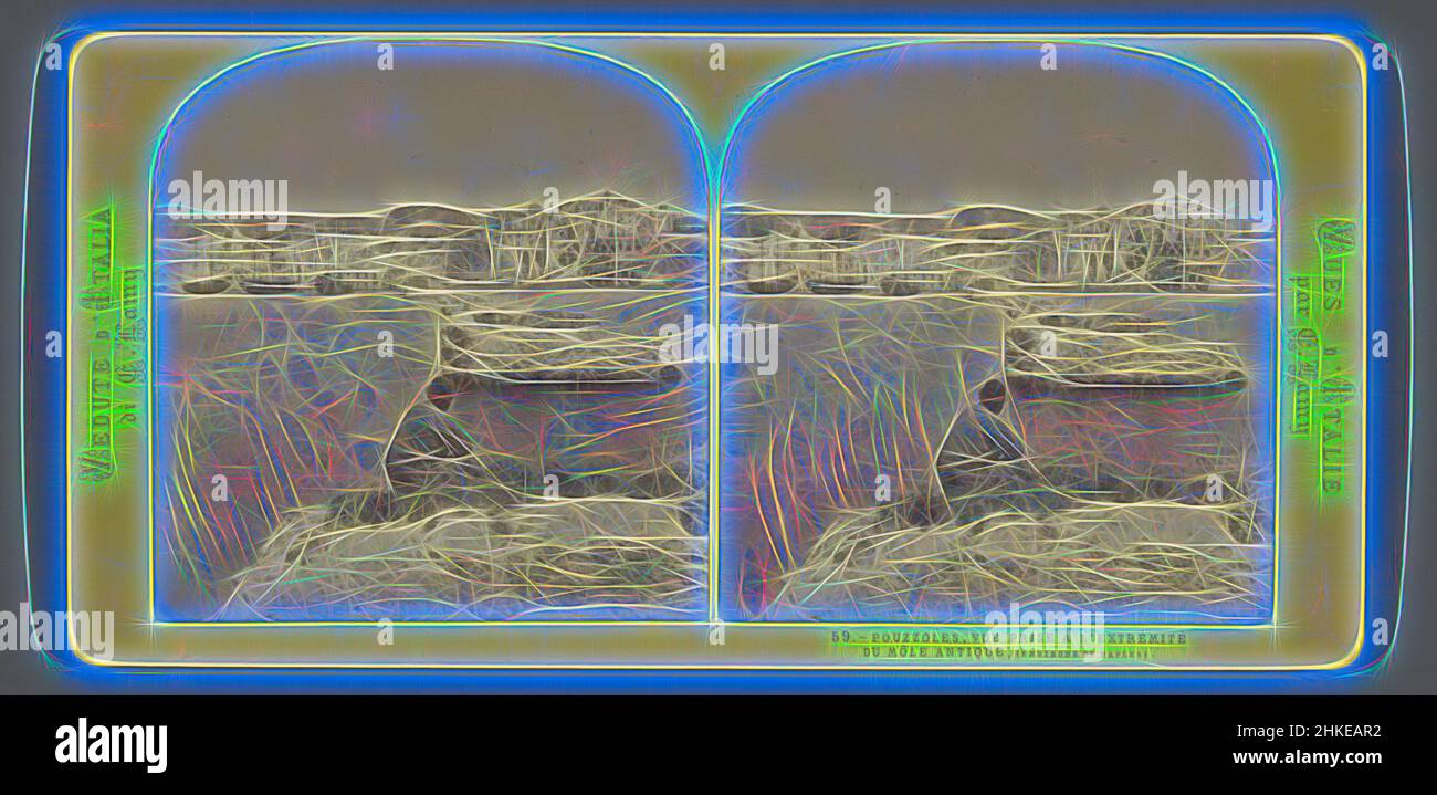 Ispirato da Vista di Pozzuoli dal frangiflutti, Pouzzoles, vue pry à l'extrémité du Môle Antique, (dintorni di Napoli), vedute d'Italia, Vues d'Italie, Ernest Eléonor Pierre Lamy, Pozzuoli, 1861 - 1878, carta, stampa albume, Altezza 87 mm x larghezza 178 mm, reinventata da Artotop. L'arte classica reinventata con un tocco moderno. Design di calda e allegra luminosità e di raggi di luce. La fotografia si ispira al surrealismo e al futurismo, abbracciando l'energia dinamica della tecnologia moderna, del movimento, della velocità e rivoluzionando la cultura Foto Stock