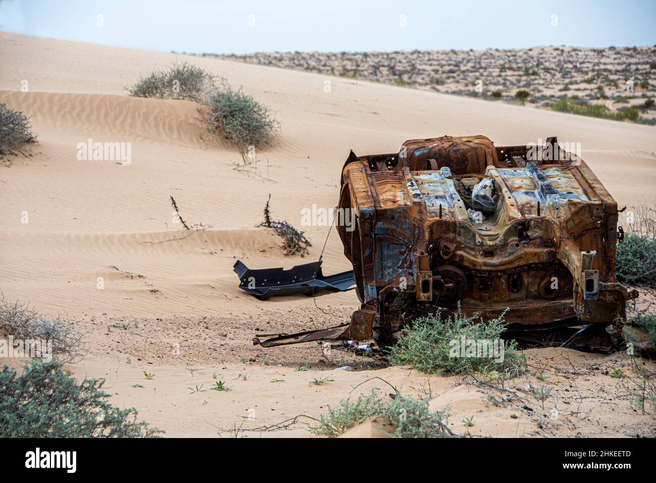 Un relitto auto bruciato, autostrada 3, sonora Messico. Foto Stock