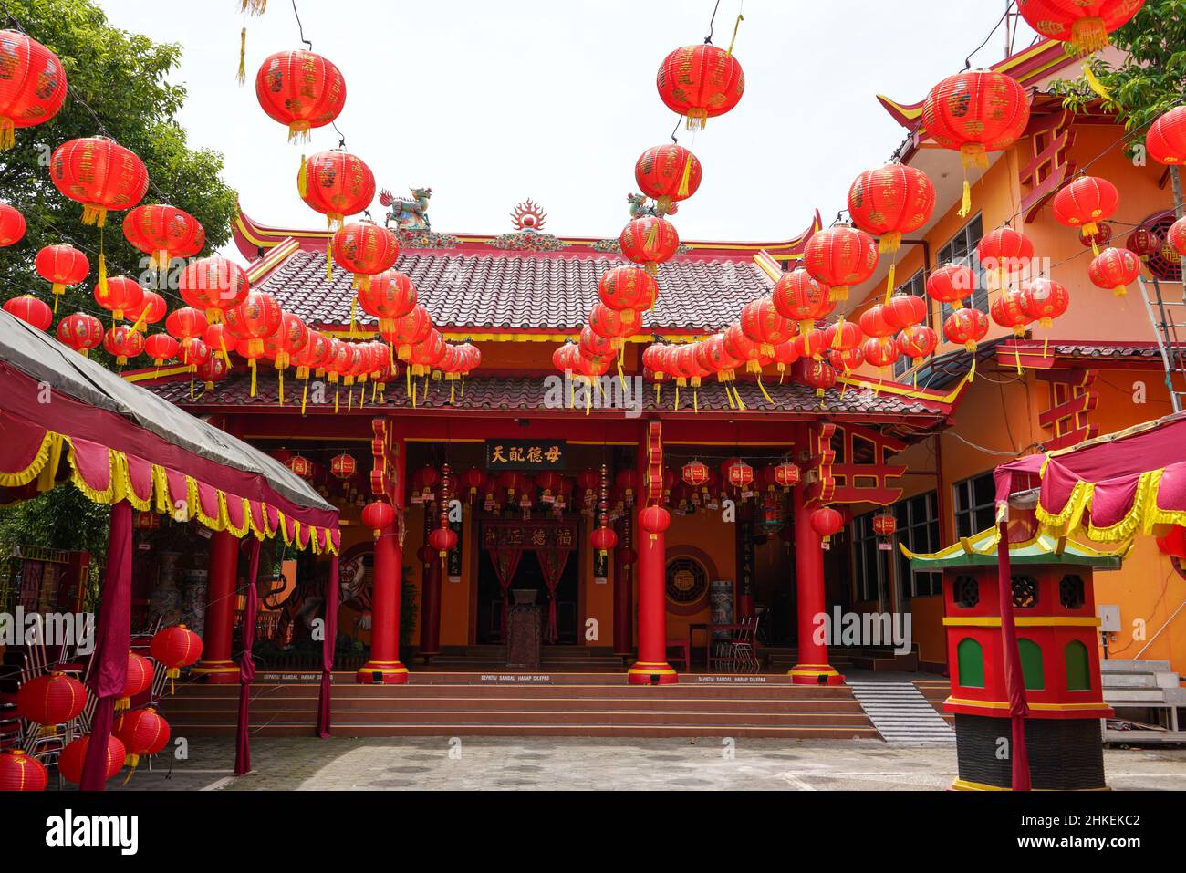 L'architettura dei templi cinesi si riferisce a un tipo di strutture utilizzate come luogo di culto del buddhismo cinese, del taoismo o della religione popolare cinese. Foto Stock