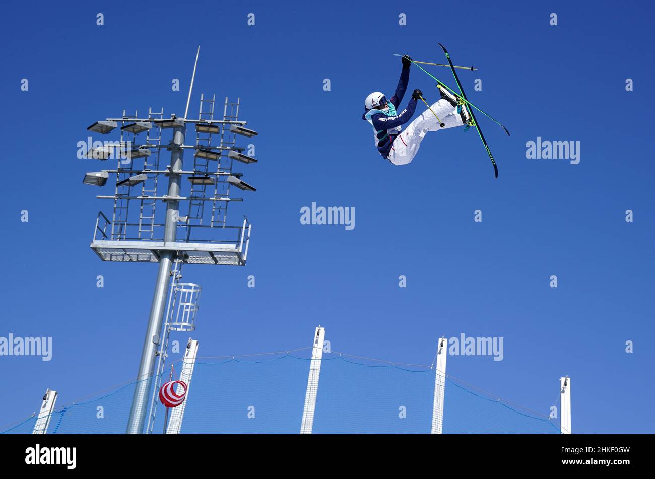 Uno sciatore Freestyle si allena al Genting Snow Park A & M Stadium prima dei Giochi Olimpici invernali di Pechino 2022. Data immagine: Venerdì 4 febbraio 2022. Foto Stock