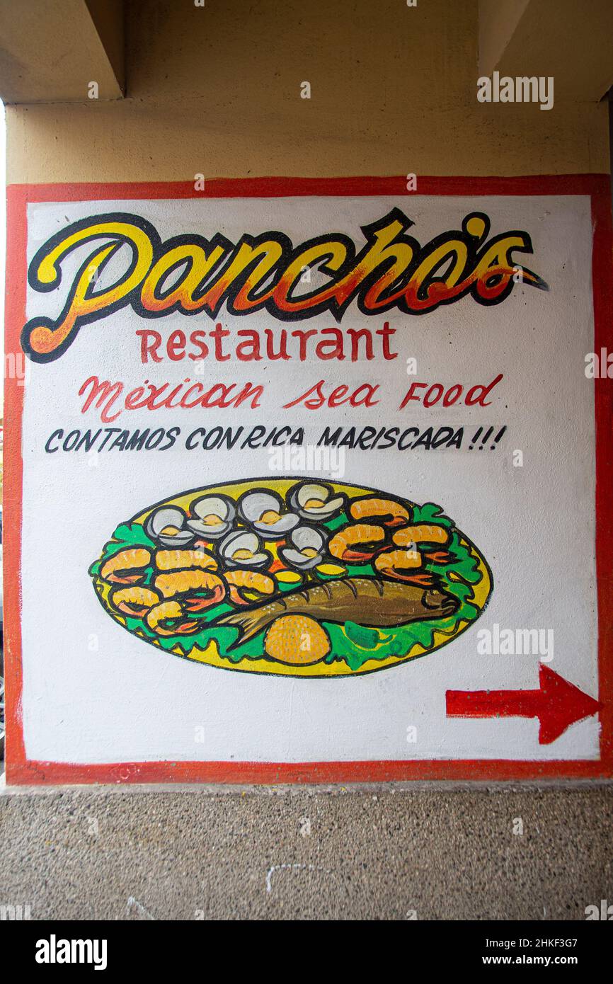 Un cartello che indica la direzione per il Pancho's Restaurant. Sonoyta, British Columbia. Messico. Foto Stock