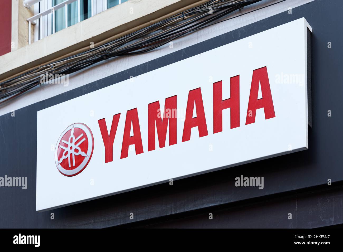 VALENCIA, SPAGNA - 02 FEBBRAIO 2022: Yamaha è un produttore giapponese di moto e altri prodotti motorizzati Foto Stock