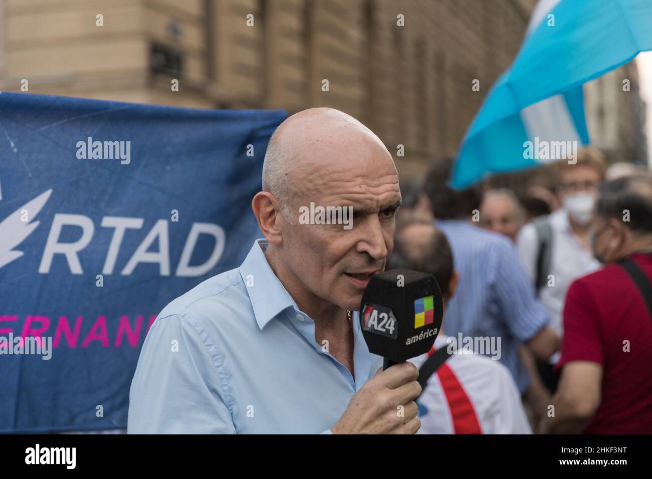 Ciudad de Buenos Aires, Argentina. 03rd Feb 2022. José Luis Espert Vice della Nazione Argentina per la Provincia di Buenos Aires per lo spazio politico Avanza Libertad, era presente alla marcia in difesa della giustizia indipendente. (Foto di Esteban Osorio/Pacific Press) Credit: Pacific Press Media Production Corp./Alamy Live News Foto Stock