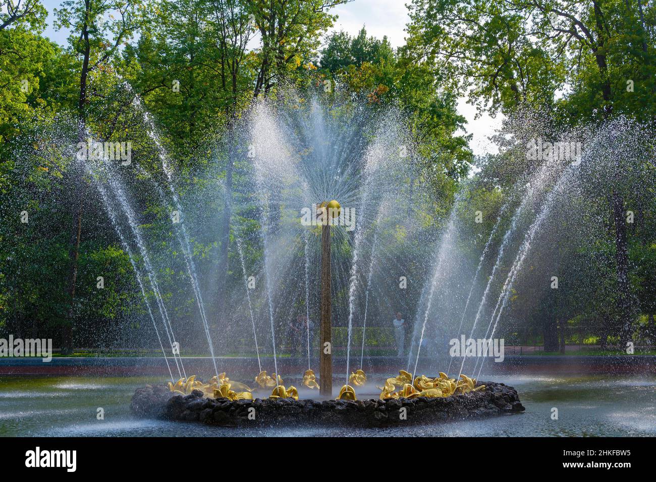 Peterhof, la fontana del Sole nel Giardino inferiore, il famoso parco Foto Stock