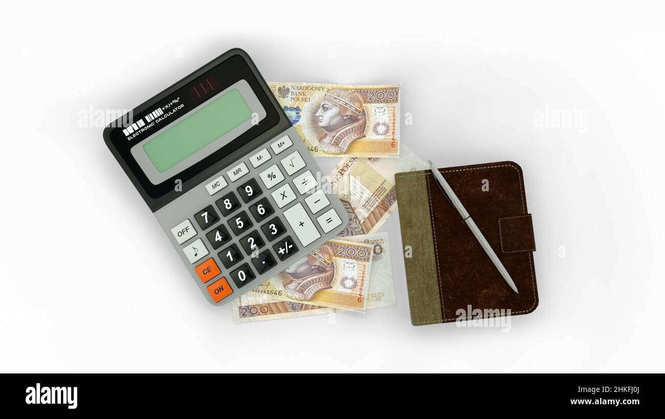 3D rendering di una composizione isolata di note di zloty lucidate, un calcolatore, un libro di note e una penna Foto Stock