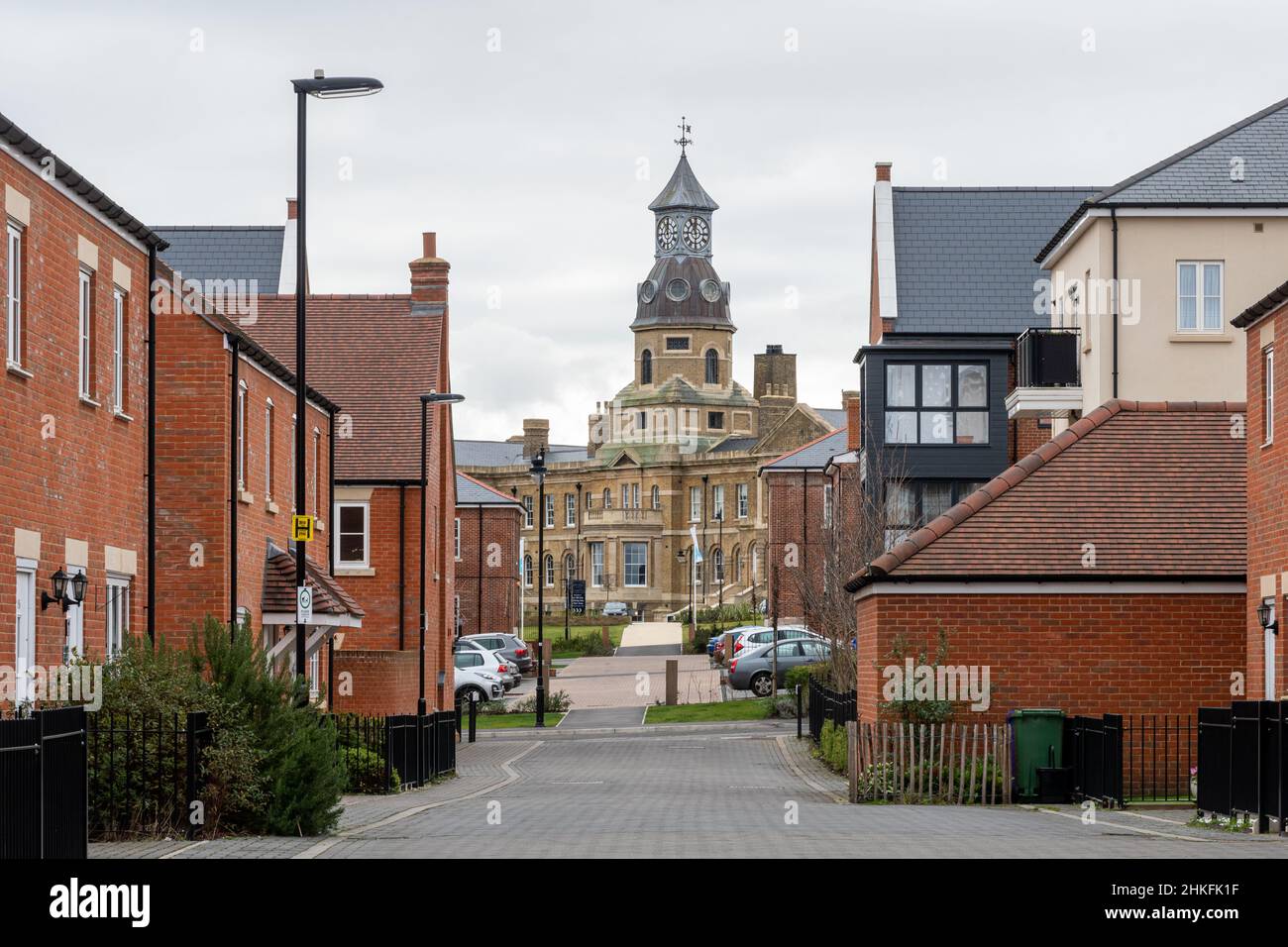 Il nuovo Wellesley Development Gun Hill Park by Weston ospita l'edificio del Cambridge Military Hospital ad Aldershot, Hampshire, Inghilterra, Regno Unito Foto Stock