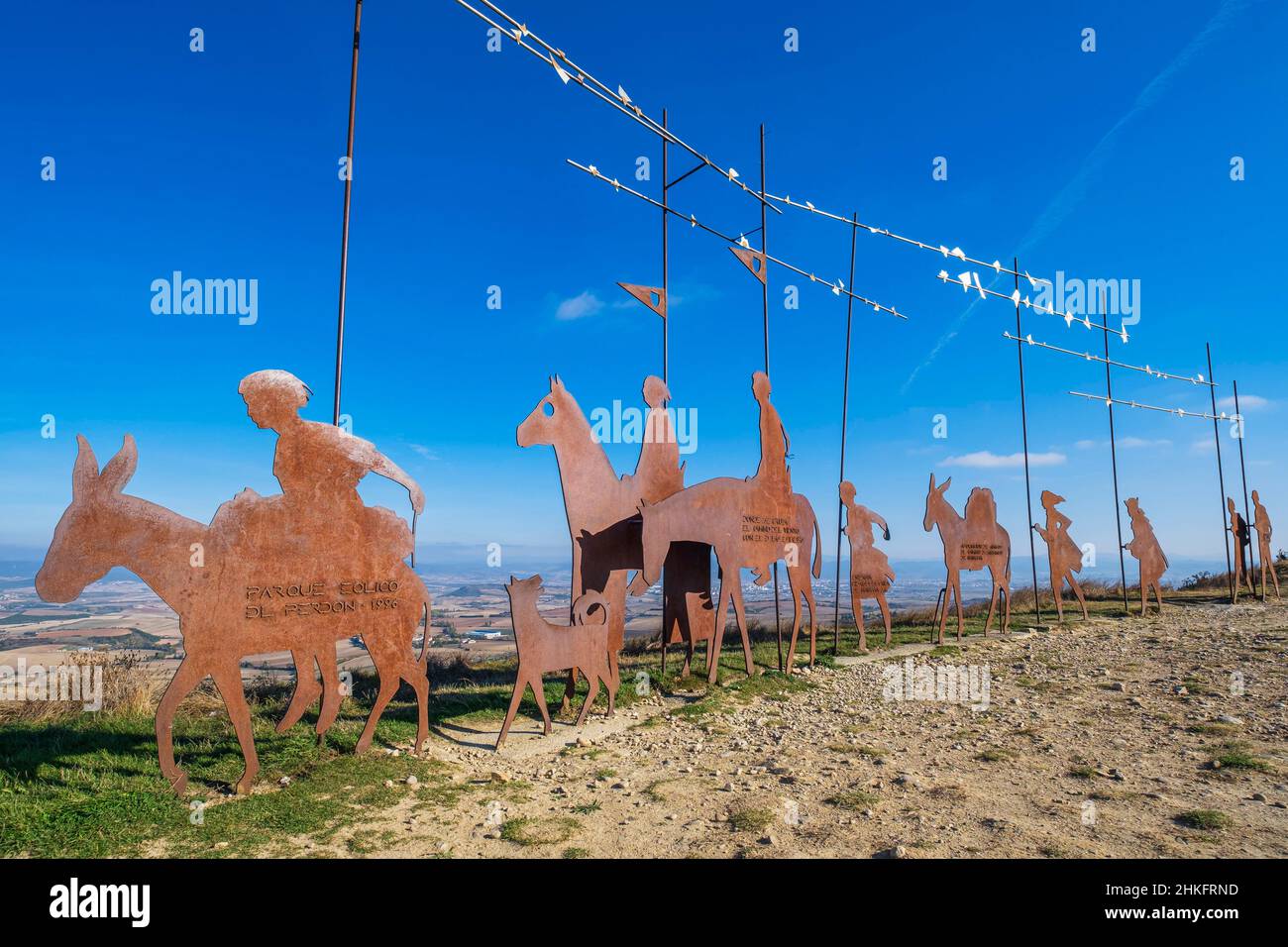 Spagna, Navarra, dintorni di Zariquiegui (Zarikiegi), Alto del Perdon (alt  : 770M), si passa sul Camino Francés, itinerario spagnolo del  pellegrinaggio a Santiago de Compostela, patrimonio dell'umanità  dell'UNESCO, scultura in metallo dello