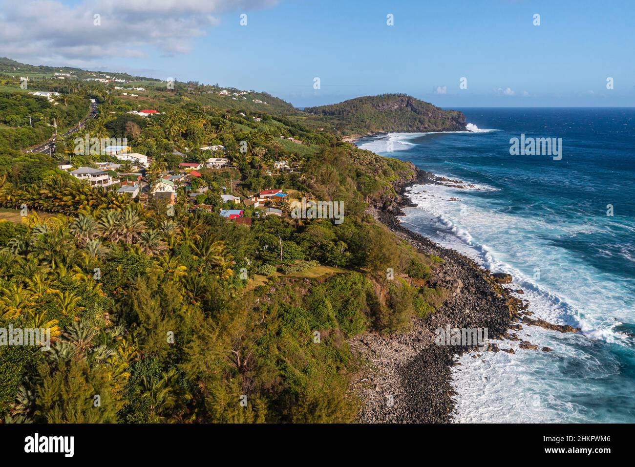 Francia, isola di Reunion (dipartimento francese d'oltremare), Petite-Ile sulla costa meridionale, spiaggia e rocce verso Grand Anse (vista aerea) Foto Stock