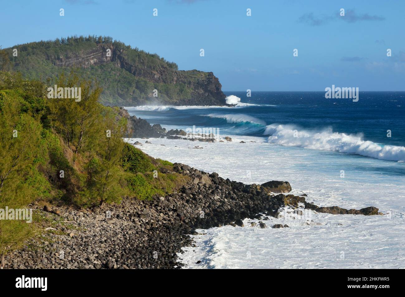 Francia, isola di Reunion (dipartimento francese d'oltremare), Petite-Ile sulla costa meridionale, spiaggia e rocce verso Grand Anse Foto Stock
