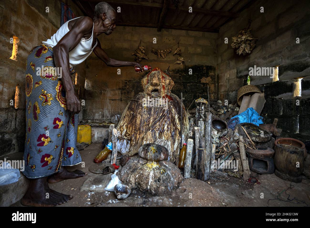 Benin, provincia di Grand Popo, villaggio di heve, Zangbato voodoo danza per la notte guerrieri che proteggono i villaggi di notte Foto Stock