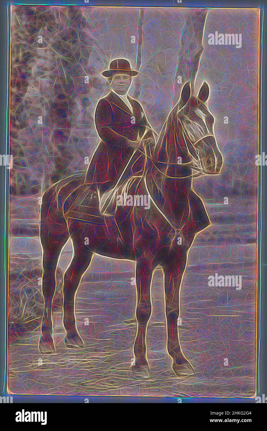 Ispirato dal Ritratto della Regina Wilhelmina a cavallo, Herman Deutmann, 1913 - 1920, altezza 140 mm x larghezza 90 mm, reinventato da Artotop. L'arte classica reinventata con un tocco moderno. Design di calda e allegra luminosità e di raggi di luce. La fotografia si ispira al surrealismo e al futurismo, abbracciando l'energia dinamica della tecnologia moderna, del movimento, della velocità e rivoluzionando la cultura Foto Stock