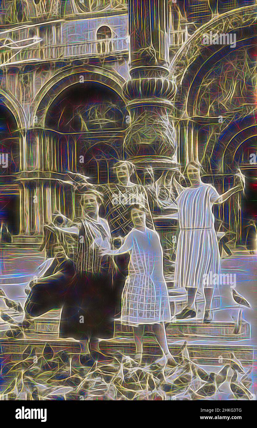 Ispirate da quattro donne sconosciute che allattano piccioni in Piazza San Marco, Venezia, San Marcoplein, 1925, stampa in argento gelatina, Altezza 140 mm x larghezza 88 mm, reinventata da Artotop. L'arte classica reinventata con un tocco moderno. Design di calda e allegra luminosità e di raggi di luce. La fotografia si ispira al surrealismo e al futurismo, abbracciando l'energia dinamica della tecnologia moderna, del movimento, della velocità e rivoluzionando la cultura Foto Stock