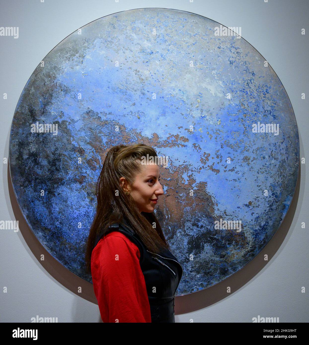 Galleria di Ottobre, Londra, Regno Unito. 4th Feb 2022. Expanding Horizons (3 feb-12 marzo) rende omaggio alla scrittrice, curatrice e storico dell'arte Pamela Kember, un fiduciario della Galleria di Ottobre, che ardentemente ha difeso l'arte asiatica nel Regno Unito e più lontano. Opere di Govinda Sah Azad, Tian Wei, Jukhee Kwon e Kenji Yoshida sono rappresentate nella mostra. Credit: Malcolm Park/Alamy Live News Foto Stock