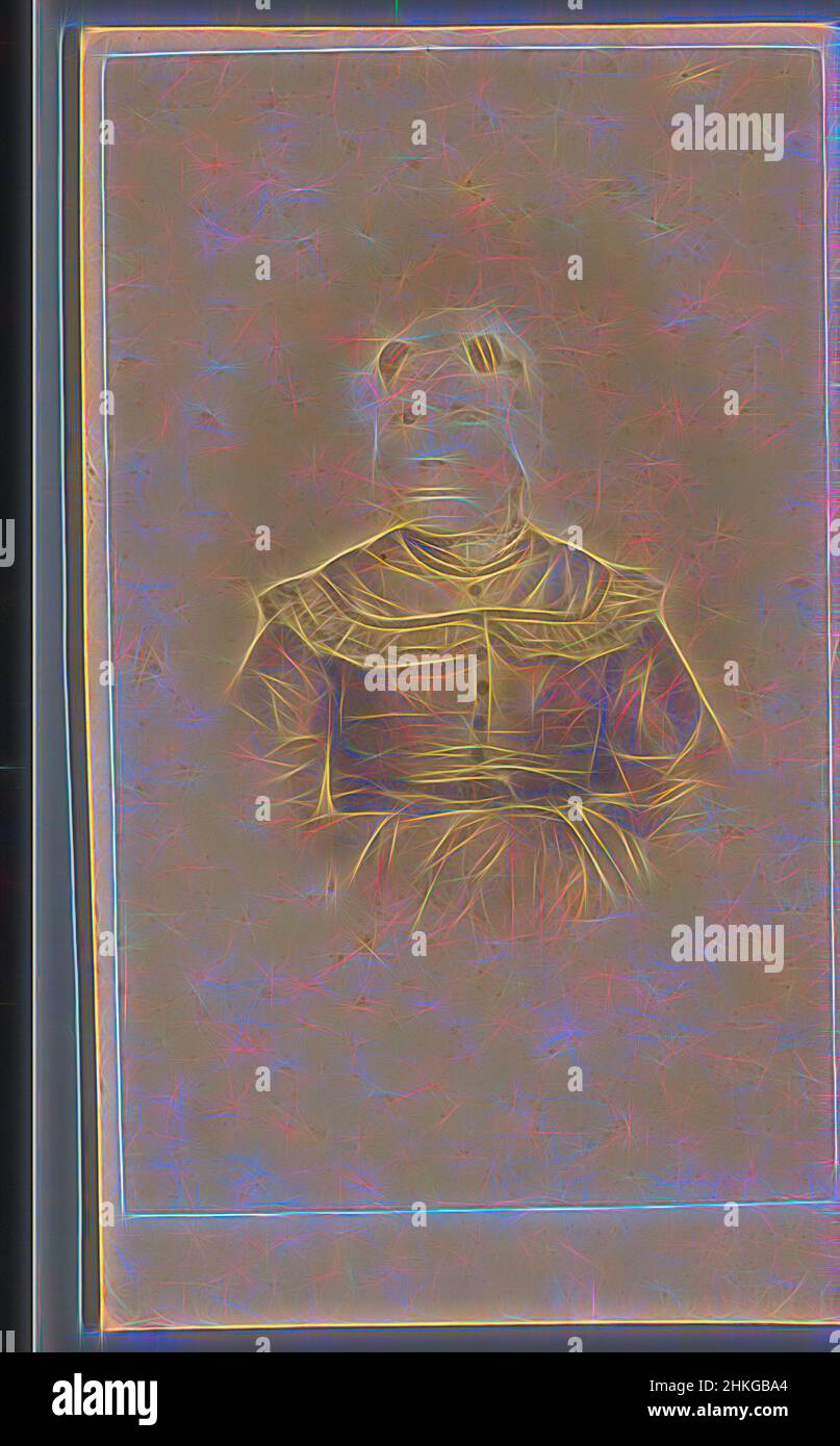 Ispirato dal Ritratto di una donna sconosciuta che indossa un cappello, 1855 - 1885, carta, stampa albume, altezza 102 mm x larghezza 59 mm, reinventato da Artotop. L'arte classica reinventata con un tocco moderno. Design di calda e allegra luminosità e di raggi di luce. La fotografia si ispira al surrealismo e al futurismo, abbracciando l'energia dinamica della tecnologia moderna, del movimento, della velocità e rivoluzionando la cultura Foto Stock