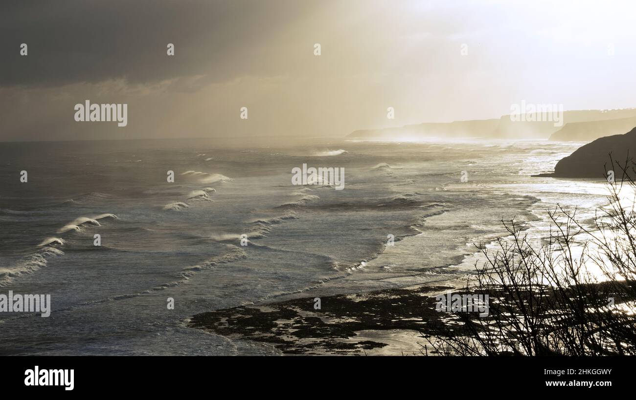 Storm Corrie è il secondo sistema frontale Atlantico a colpire il Regno Unito nel giro di due giorni. I venti della forza di Gale hanno colpito la metà settentrionale del Regno Unito Foto Stock