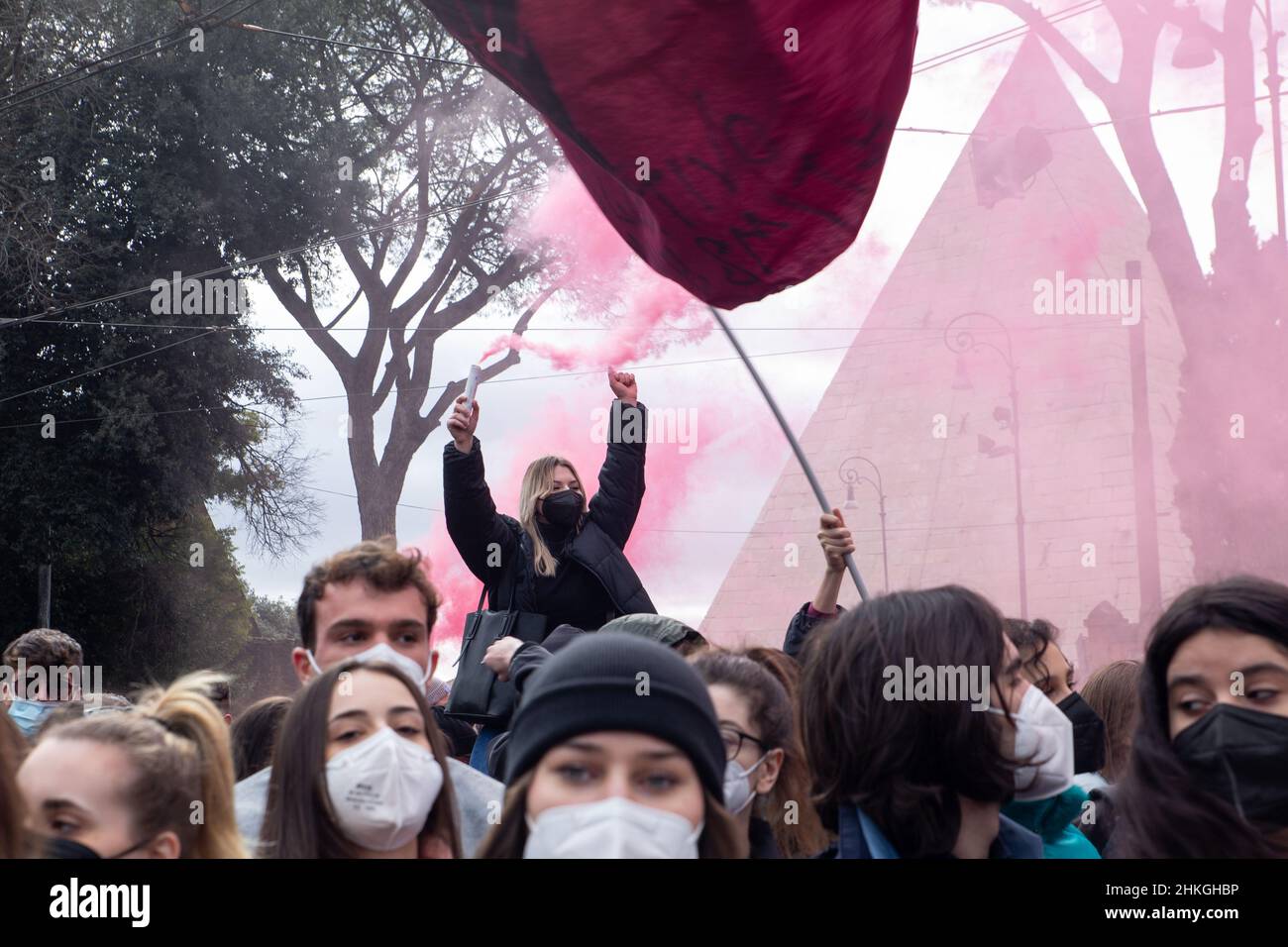 Manifestazione da Piazzale Ostiense alla sede del MIUR organizzata dagli studenti delle scuole superiori per protestare contro il nuovo formato di esame di maturità deciso dal Ministro dell'Istruzione Patrizio Bianchi. (Foto di Matteo Nardone / Pacific Press/Sipa USA) Foto Stock