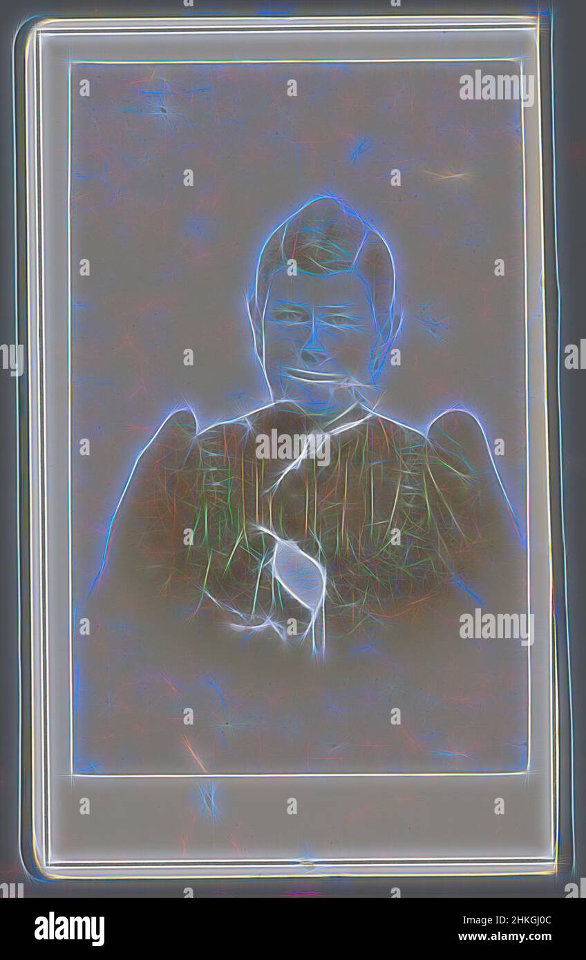 Ispirato da Ritratto di Grietje Kelderman, Olanda, 1890 - 1910, lunghezza 102 mm x larghezza 61 mm, reinventato da Artotop. L'arte classica reinventata con un tocco moderno. Design di calda e allegra luminosità e di raggi di luce. La fotografia si ispira al surrealismo e al futurismo, abbracciando l'energia dinamica della tecnologia moderna, del movimento, della velocità e rivoluzionando la cultura Foto Stock