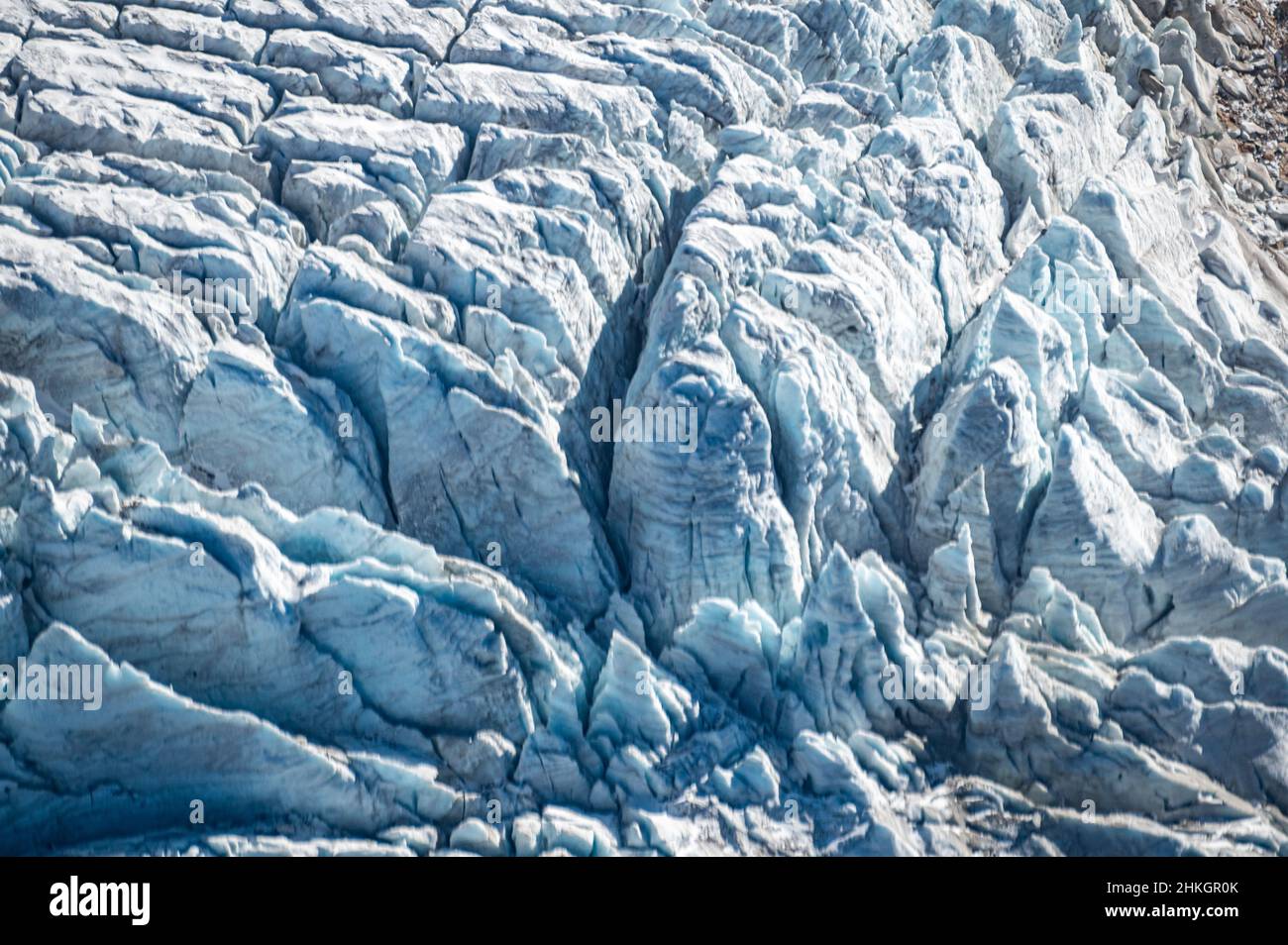 Scatto aereo di base di roccia ghiacciata sparsa Foto Stock