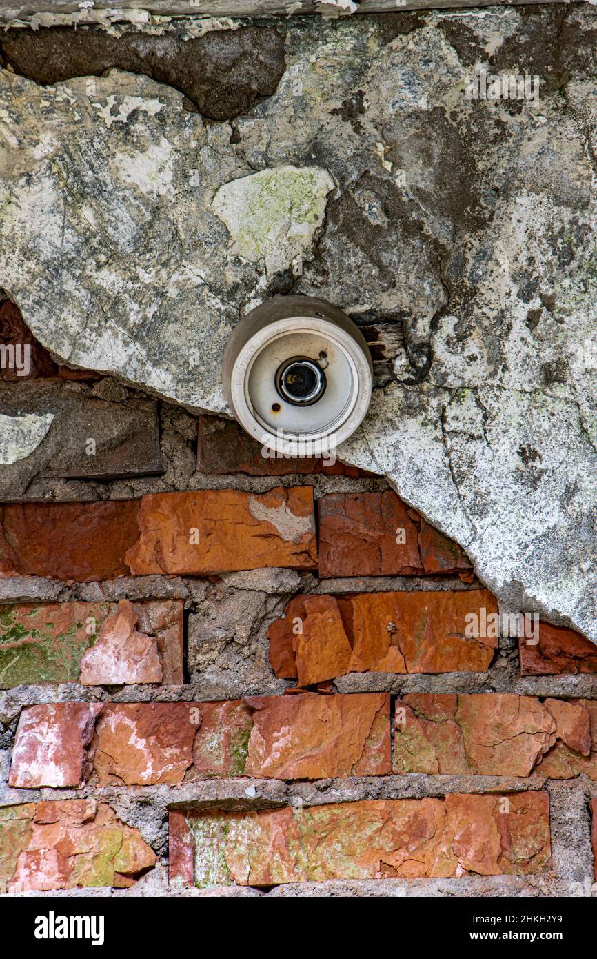 Destroyed wall immagini e fotografie stock ad alta risoluzione - Alamy