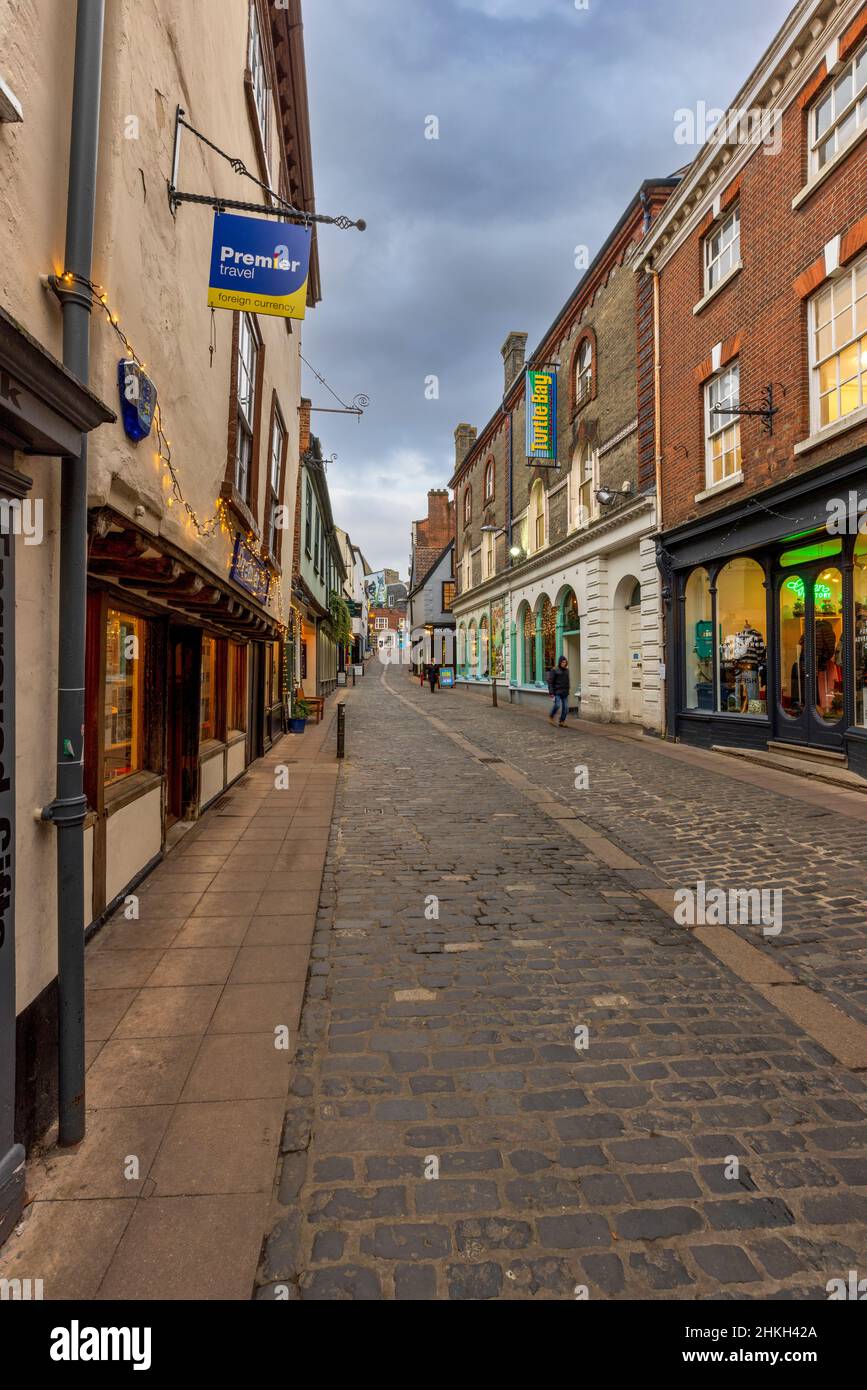 Lungo i Lanes di Norwich in un giorno d'inverno tardo pomeriggio, città di Norwich, Inghilterra Foto Stock