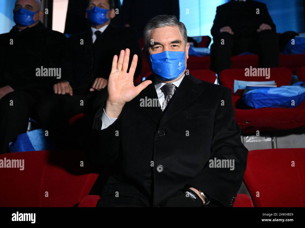 Pechino, Cina. 4th Feb 2022. Il presidente del Turkmen Gurbanguly Berdymukhamedov Waves durante la cerimonia di apertura dei Giochi Olimpici invernali 24th allo Stadio Nazionale di Pechino, capitale della Cina, 4 febbraio 2022. Credit: Ma Ning/Xinhua/Alamy Live News Foto Stock