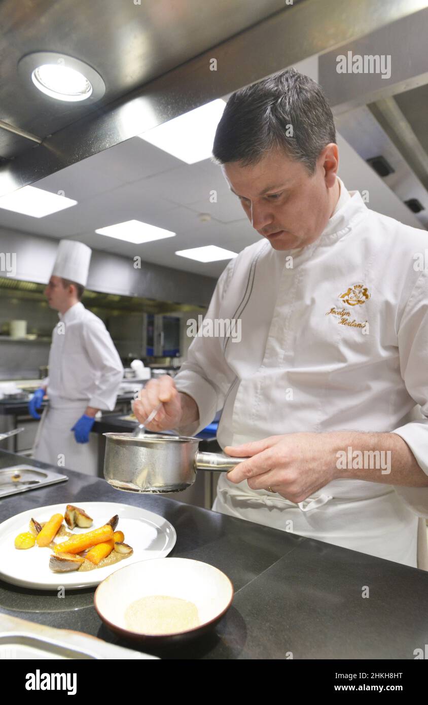 FRANCIA. PARIGI (75) HOTEL LE MEURICE (5 STELLE) CHEF JOCELYN HERLAND NEL 2019 (SOSTITUITO DALLO CHEF AMAURY BOUHOURS). JOCELYN HERLAND È ORA PASSATO A. Foto Stock