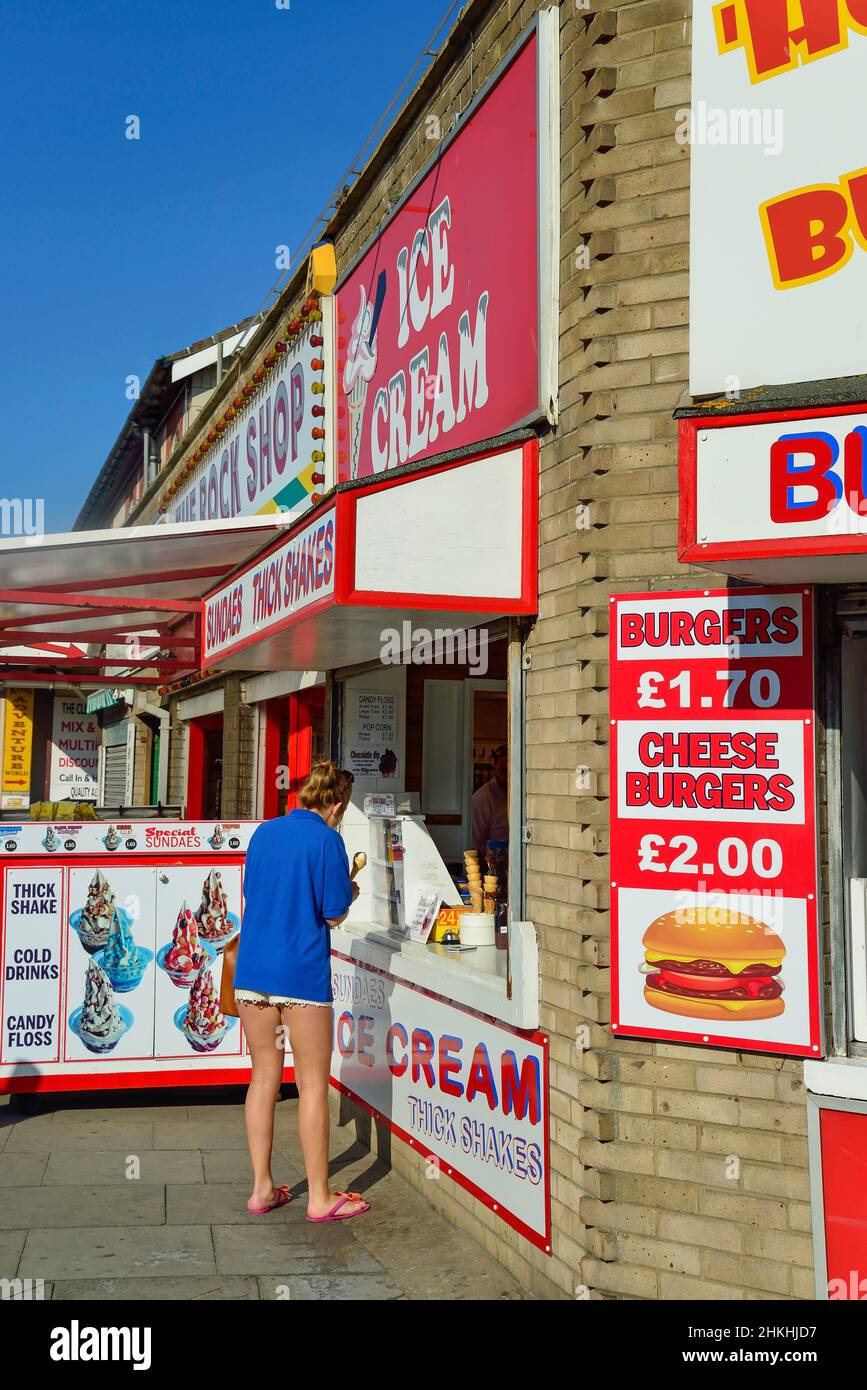 Gelateria sul lungomare spiaggia Mablethorpe, Mablethorpe, Lincolnshire, England, Regno Unito Foto Stock