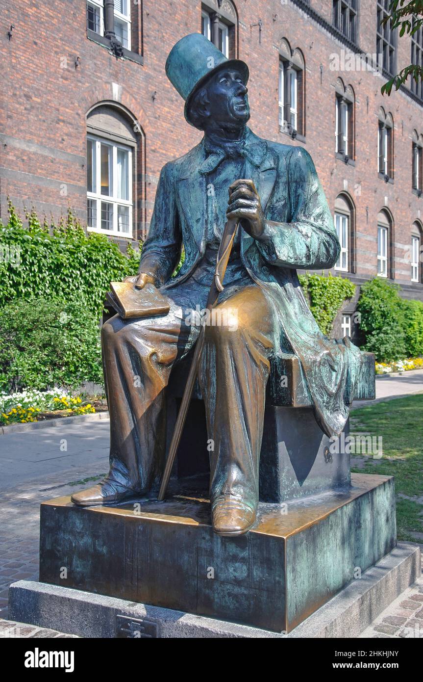 Statua di Hans Christian Andersen, Piazza del Municipio, Copenaghen (Kobenhavn), Regno di Danimarca Foto Stock