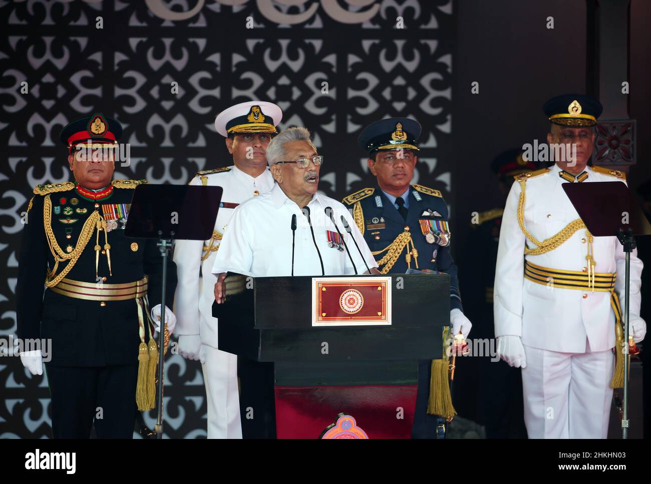 Colombo, Sri Lanka. 4th Feb 2022. Il presidente dello Sri Lanka Gotabaya Rajapaksa (fronte) parla durante le celebrazioni della Giornata dell'Indipendenza a Colombo, Sri Lanka, il 4 febbraio 2022. Credit: Ajith Perera/Xinhua/Alamy Live News Foto Stock