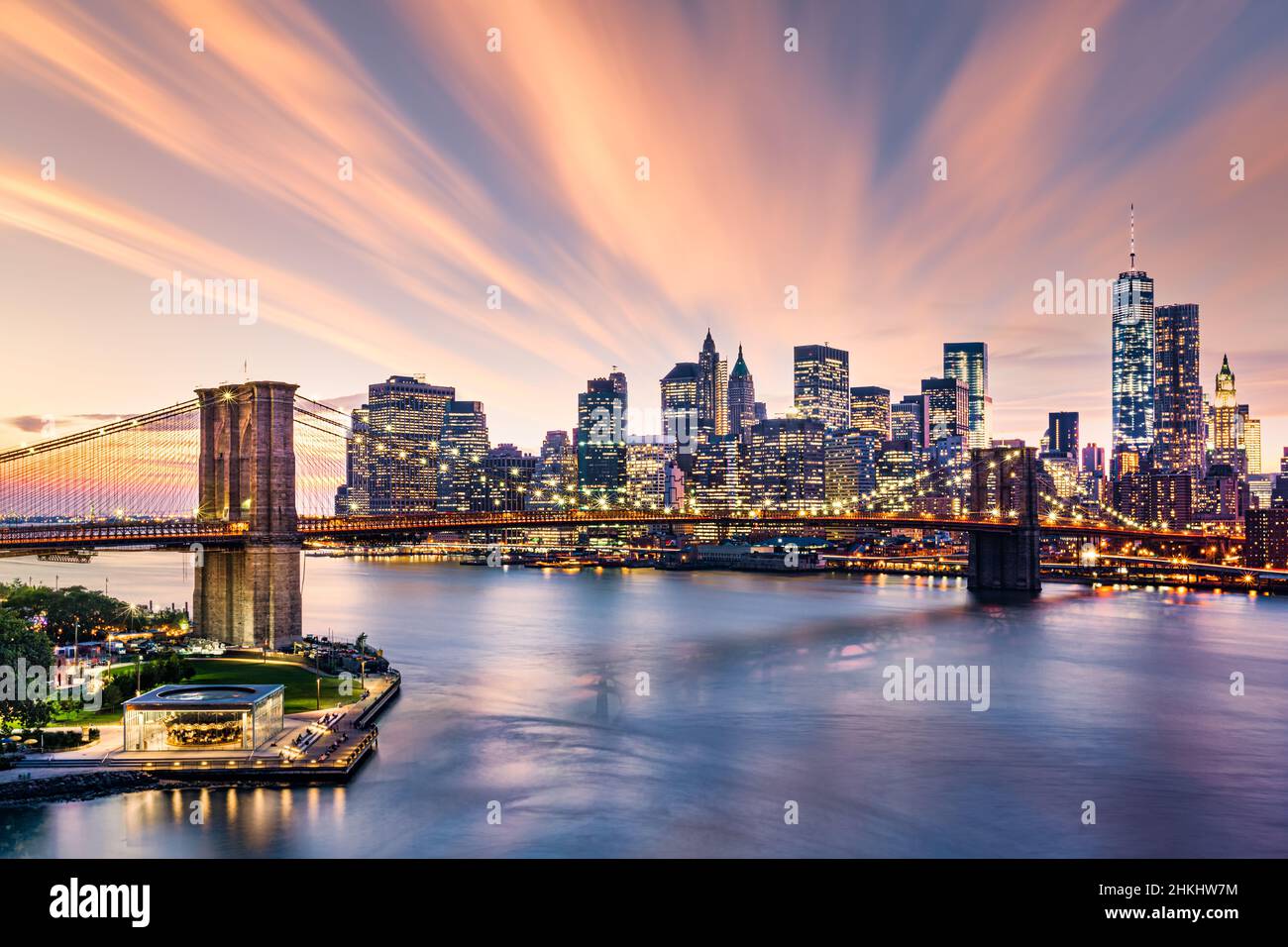 Il Ponte di Brooklyn al tramonto nella città di New York Foto Stock