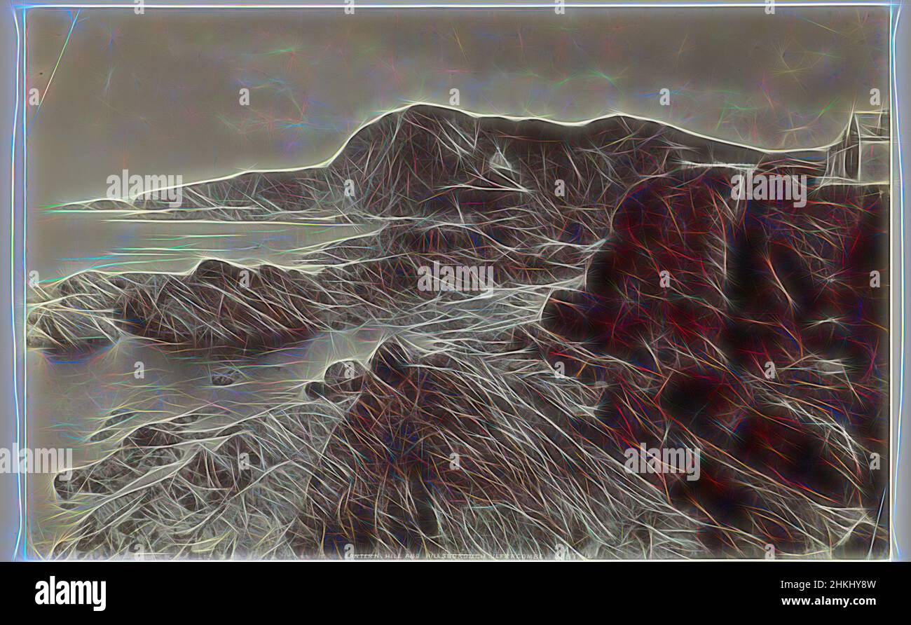 Ispirato da vista di Hillsborough e Lantern Hill vicino a Ilfracombe, North Devon, Lantern Hill e Hillsborough, Ilfracombe, James Valentine, Ilfracombe, 1851 - 1880, Carta, stampa albume, altezza 185 mm x larghezza 289 mm, reinventata da Artotop. L'arte classica reinventata con un tocco moderno. Design di calda e allegra luminosità e di raggi di luce. La fotografia si ispira al surrealismo e al futurismo, abbracciando l'energia dinamica della tecnologia moderna, del movimento, della velocità e rivoluzionando la cultura Foto Stock