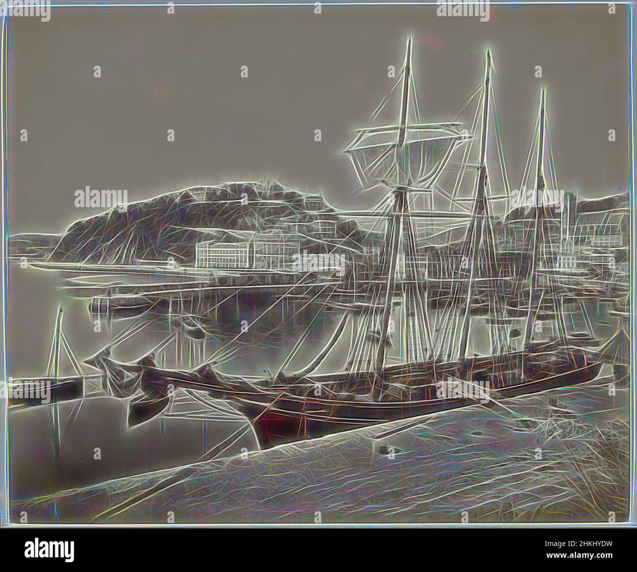 Ispirato da nave nel porto di Torquay, Carl Frederick Musans Norman, Gran Bretagna, 1880 - 1905, carta, stampa albume, Altezza 240 mm x larghezza 288 mm, reinventata da Artotop. L'arte classica reinventata con un tocco moderno. Design di calda e allegra luminosità e di raggi di luce. La fotografia si ispira al surrealismo e al futurismo, abbracciando l'energia dinamica della tecnologia moderna, del movimento, della velocità e rivoluzionando la cultura Foto Stock