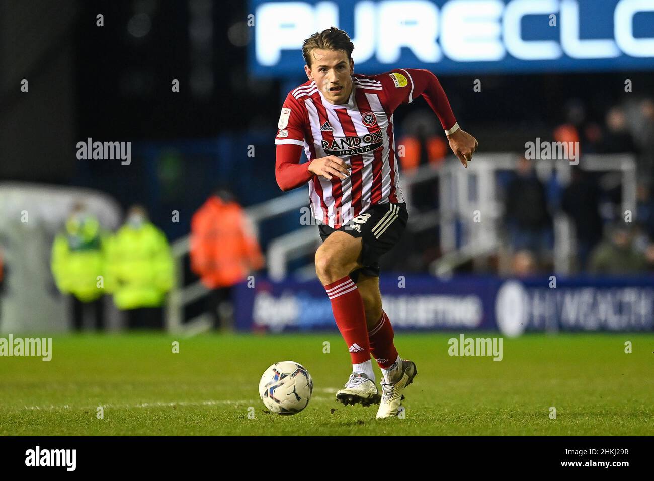 Sander Berge #8 di Sheffield United fa una pausa con la palla in, il 2/4/2022. (Foto di Craig Thomas/News Images/Sipa USA) Credit: Sipa USA/Alamy Live News Foto Stock