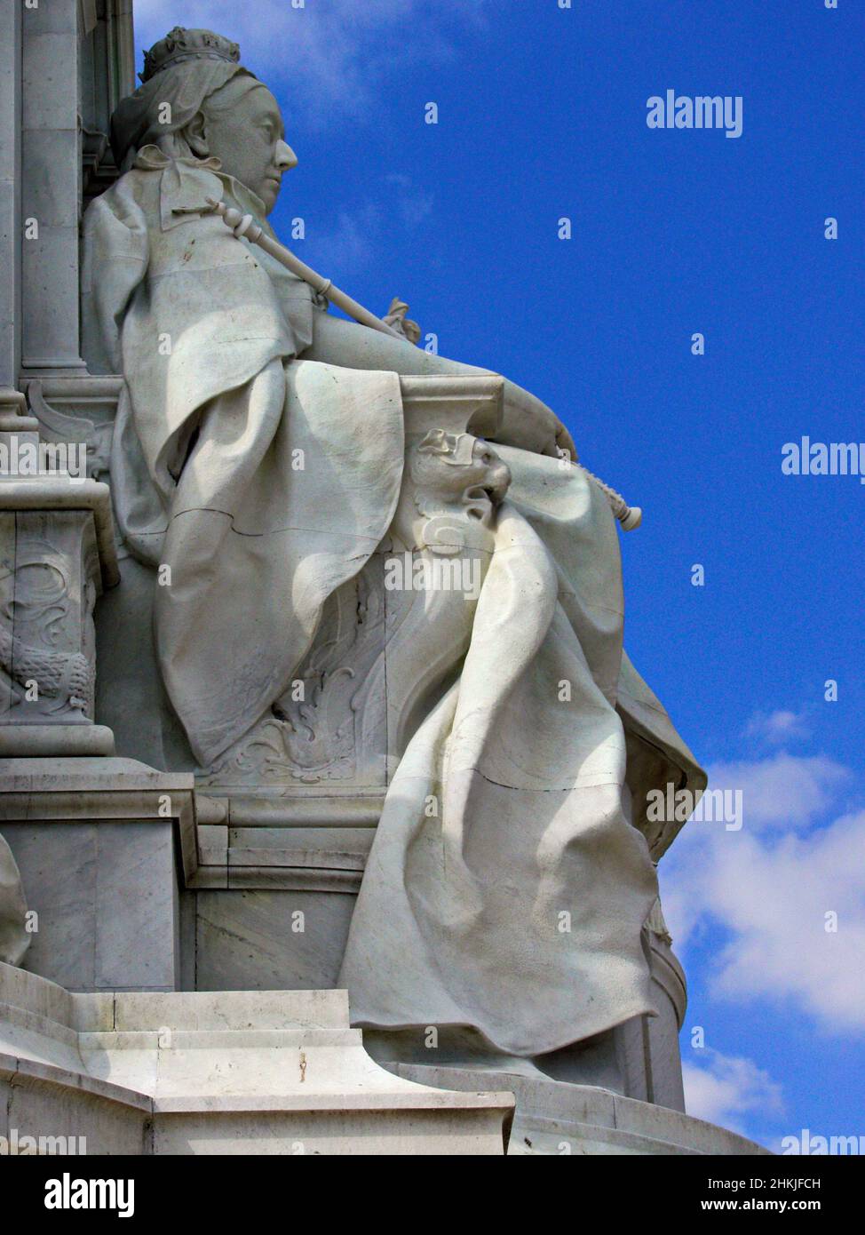 Dettaglio della statua della Regina Vittoria, Queen Victoria Memorial, Londra, Regno Unito. Foto Stock