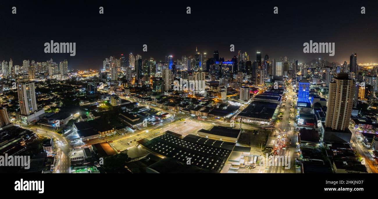 Skyline di Panama City di notte Foto Stock