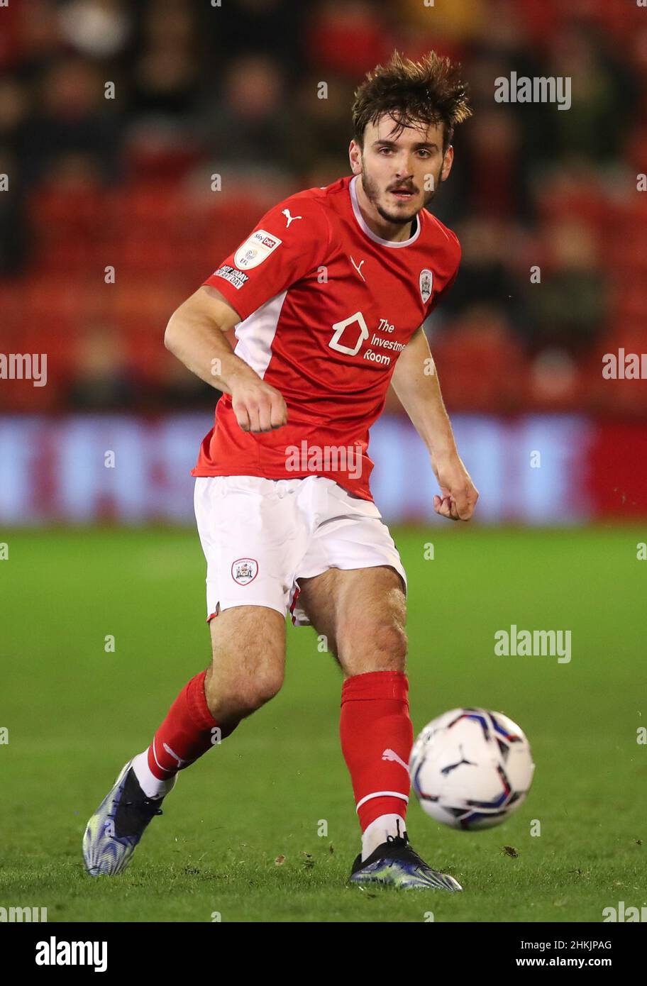 Barnsley's Liam Kitching durante la partita del Campionato Sky Bet all'Oakwell Stadium di Barnsley. Data foto: Mercoledì 2 febbraio 2022. Foto Stock