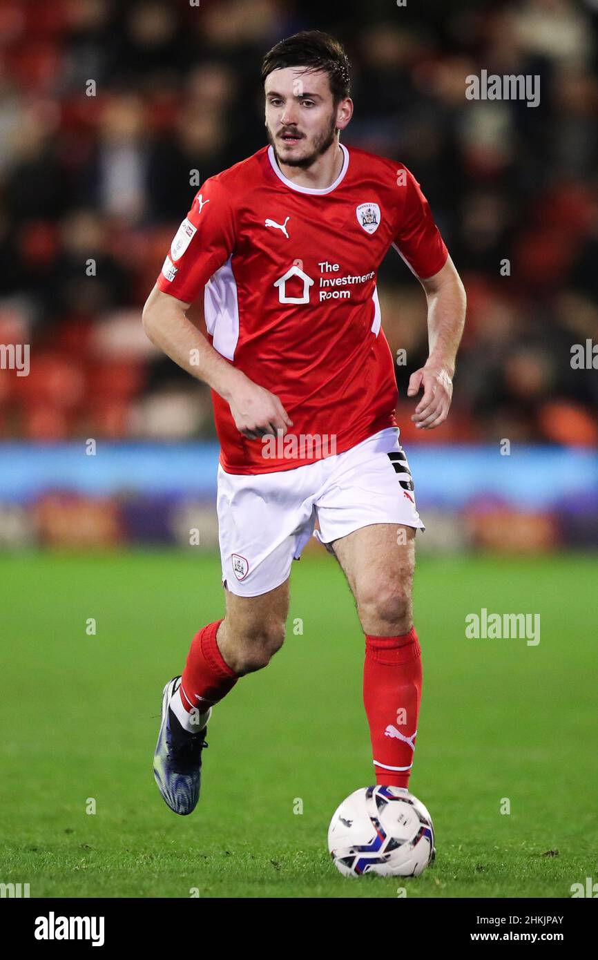 Barnsley's Liam Kitching durante la partita del Campionato Sky Bet all'Oakwell Stadium di Barnsley. Data foto: Mercoledì 2 febbraio 2022. Foto Stock