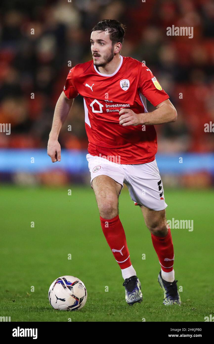 Barnsley's Liam Kitching durante la partita del Campionato Sky Bet all'Oakwell Stadium di Barnsley. Data foto: Mercoledì 2 febbraio 2022. Foto Stock