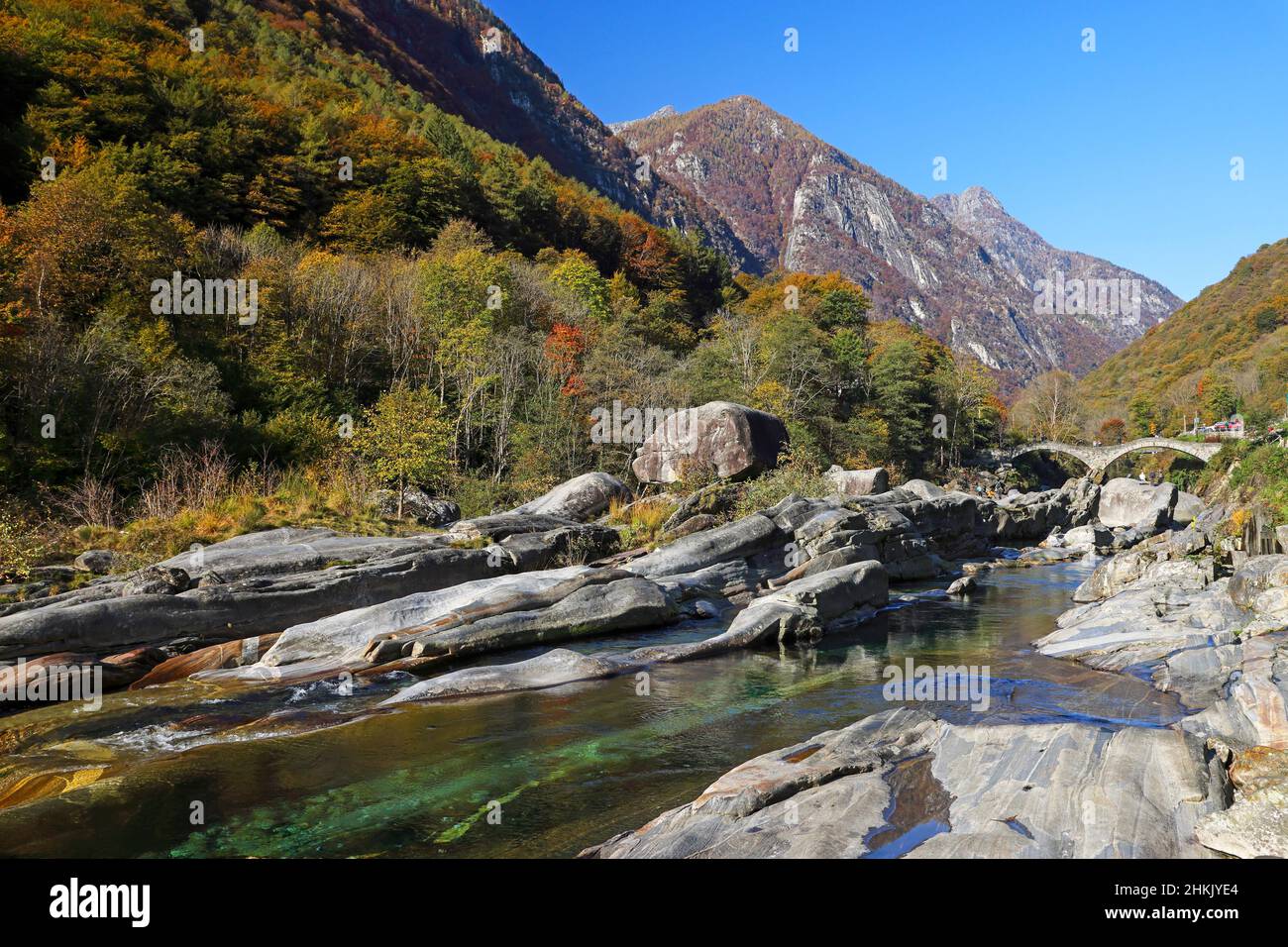 Ponte dei Salti Ponte Romano nella Valle Verzasca, Svizzera, Ticino, Lavertezzo Foto Stock