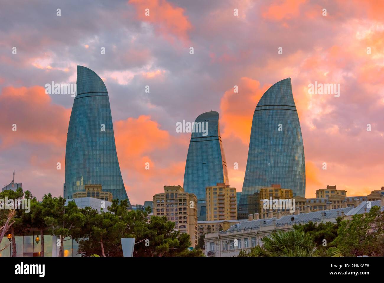 Flame Torri al tramonto, Baku, Azerbaigian Foto Stock