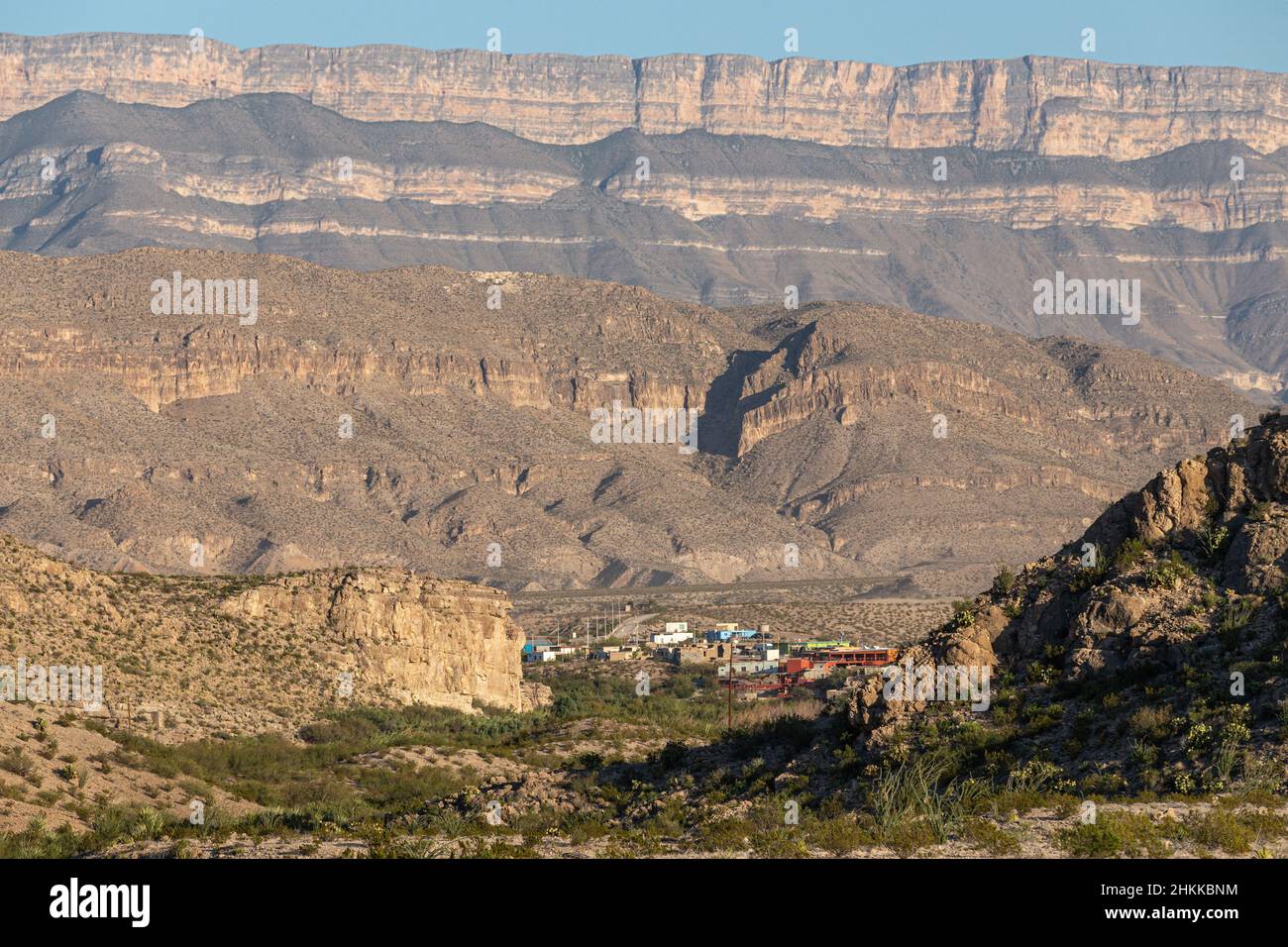 Il piccolo villaggio di Boquillas, Messico, si trova ai piedi della Sierra del Carmen. Foto Stock