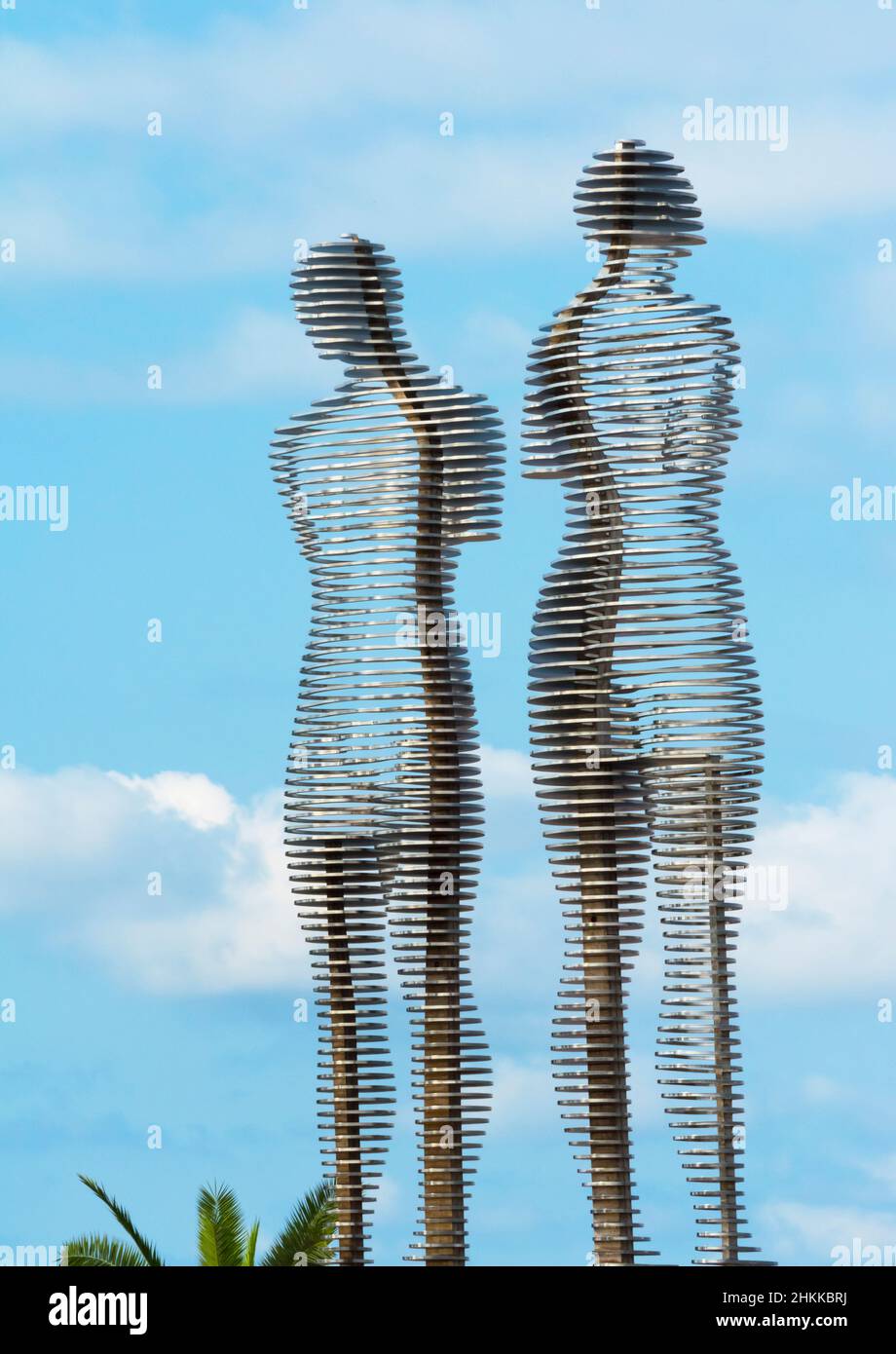 Facendo l'amore monumento, Ali & Nino, le figure si muovono l'uno verso l'altro e si fondono in un pezzo ogni dieci minuti, Batumi, Georgia Foto Stock