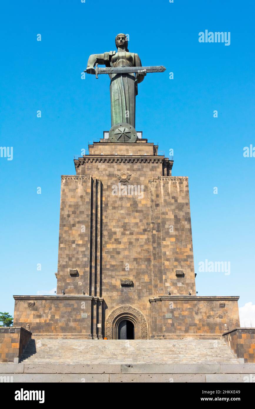 La statua monumentale di Madre Armenia al Parco della Vittoria, Yerevan, Armenia Foto Stock